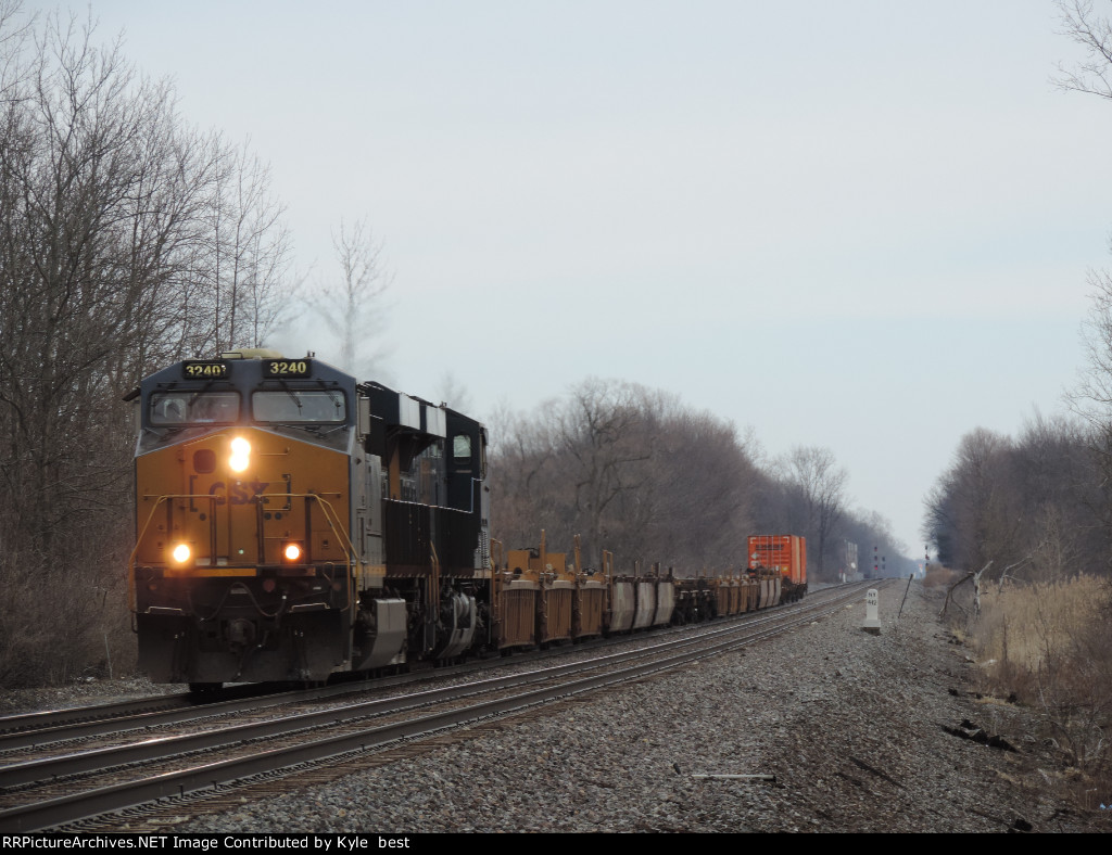 CSX 3240 on I009